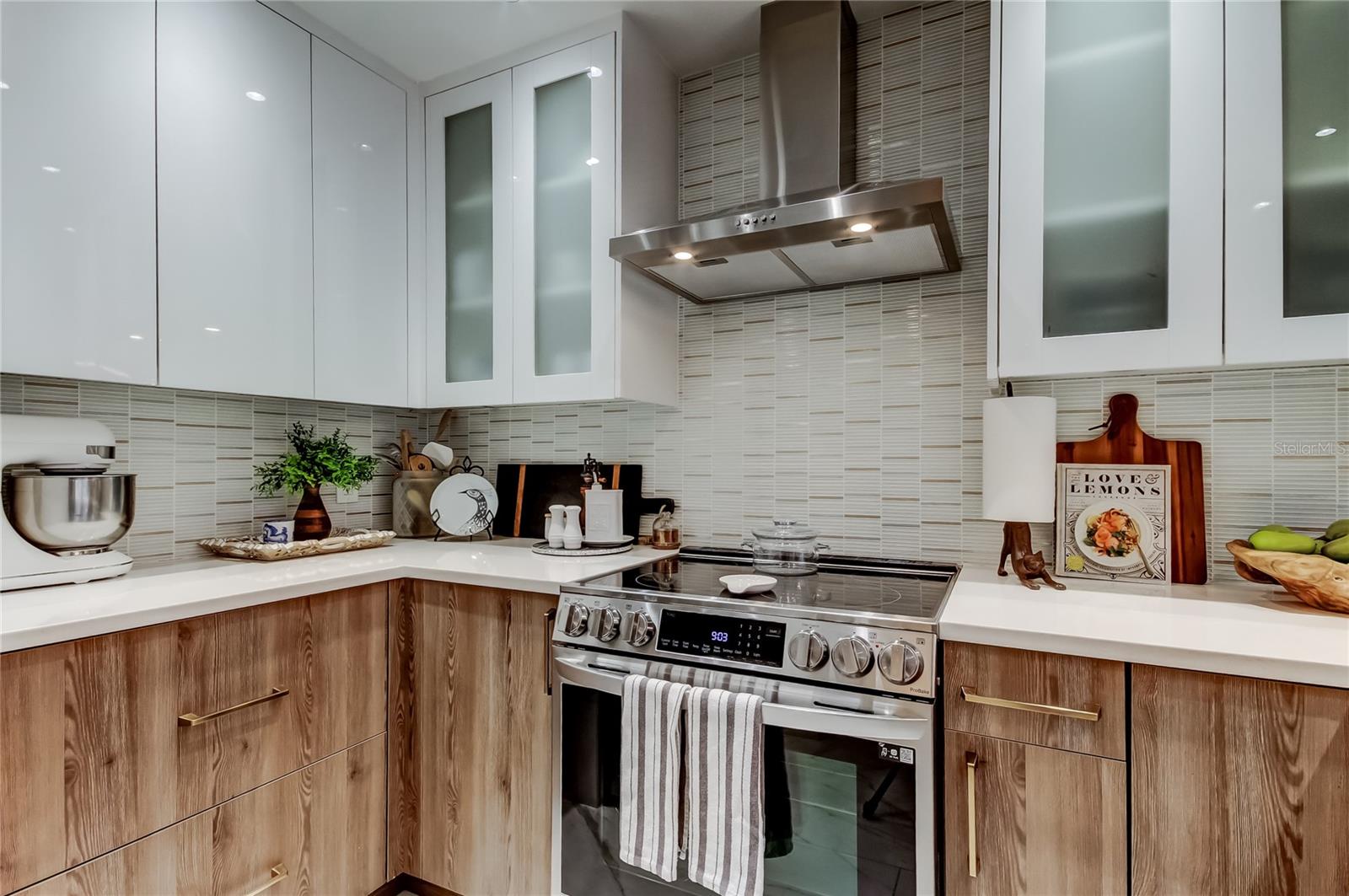 Image 11 of 55 For 301 2nd Street N 10