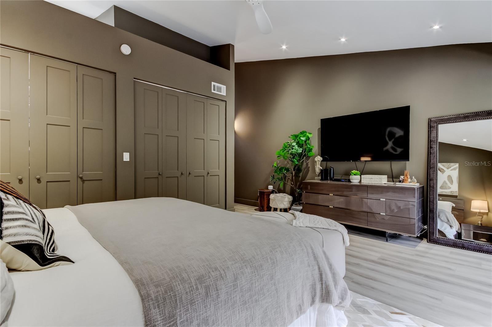 Image 21 of 55 For 301 2nd Street N 10