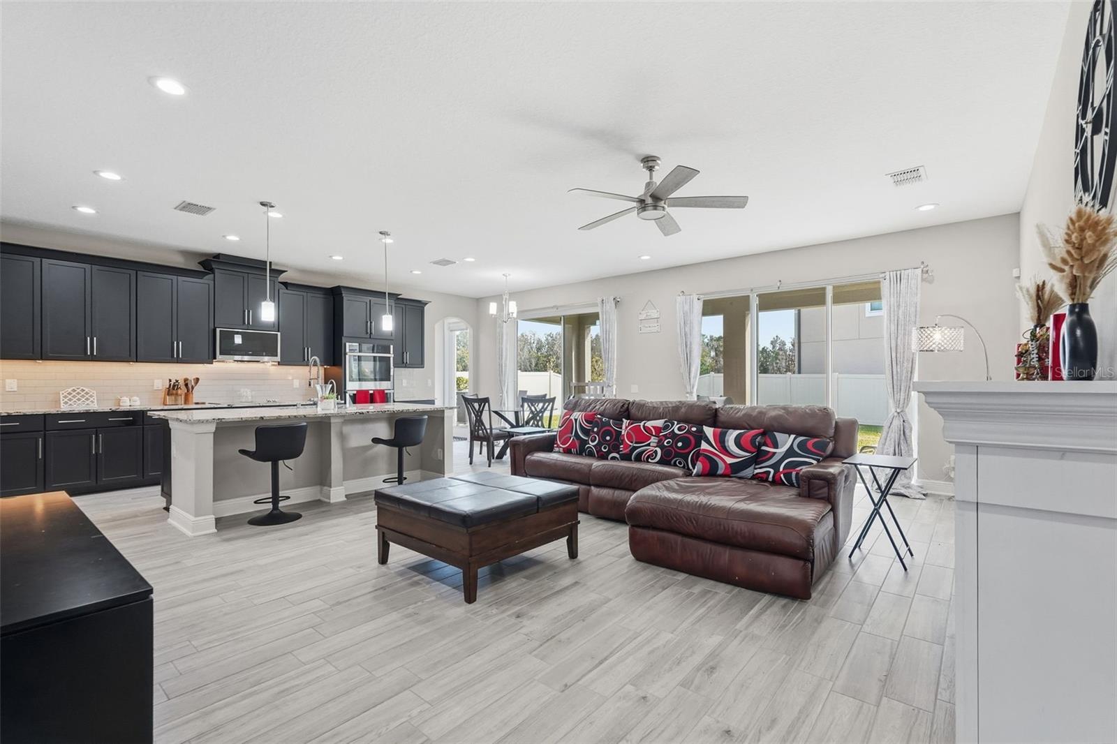 Listing photo id 9 for 11002 Sundrift Drive