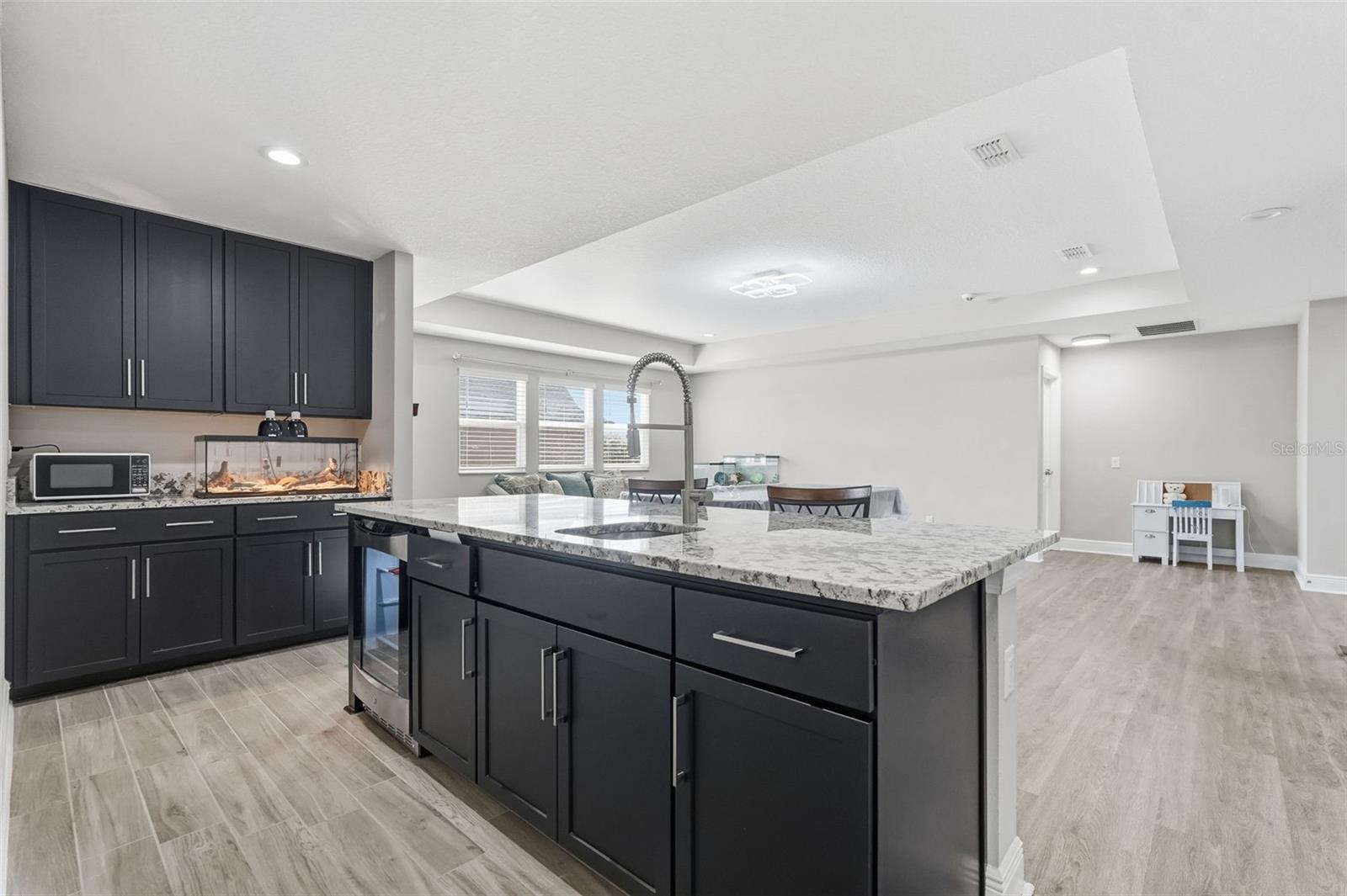 Listing photo id 11 for 11002 Sundrift Drive