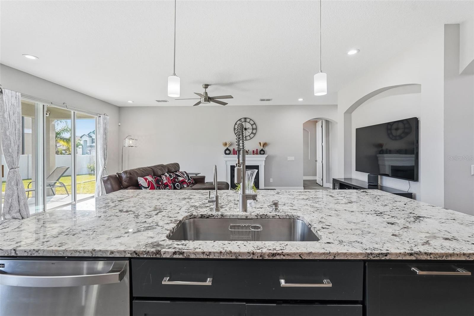 Listing photo id 13 for 11002 Sundrift Drive