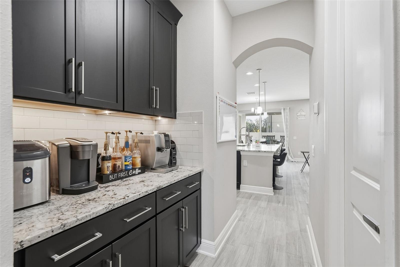 Listing photo id 15 for 11002 Sundrift Drive