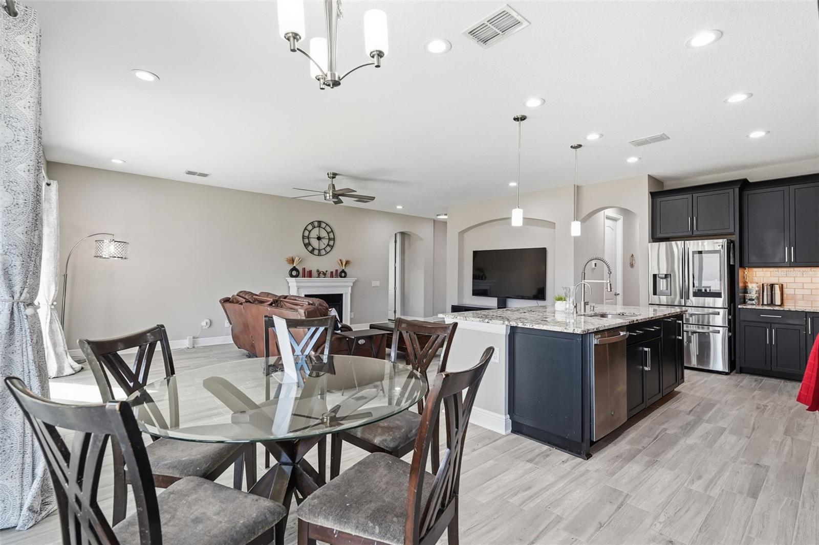 Listing photo id 16 for 11002 Sundrift Drive