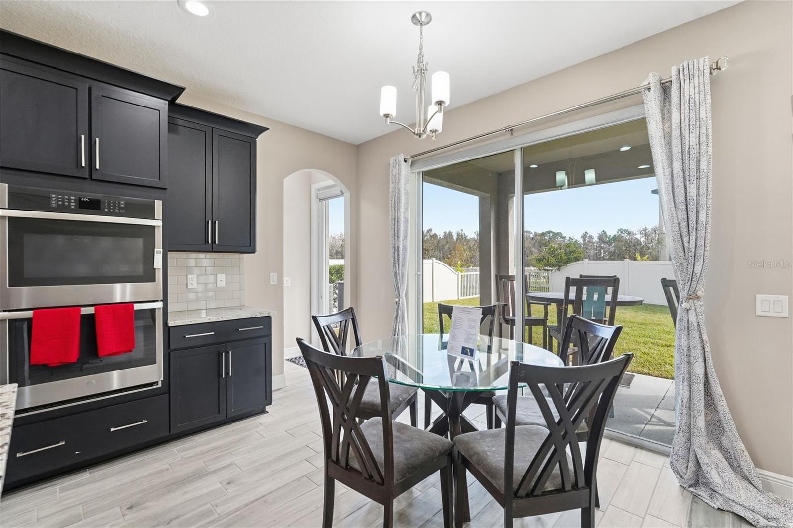 Listing photo id 17 for 11002 Sundrift Drive