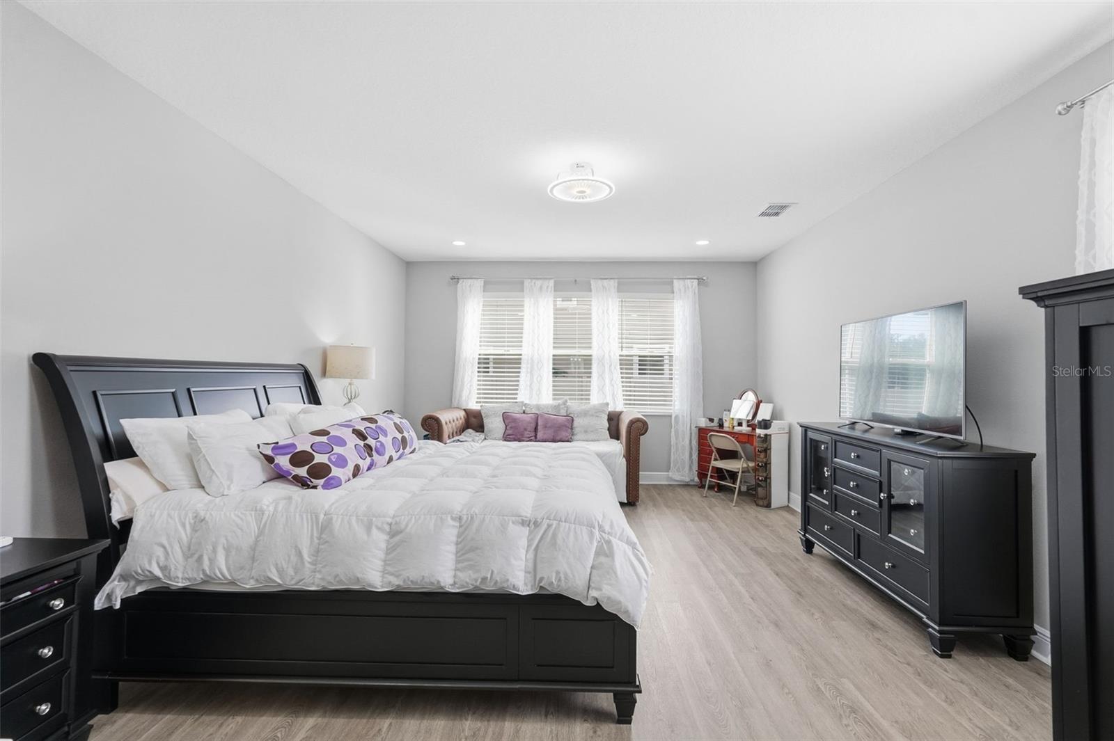 Listing photo id 23 for 11002 Sundrift Drive