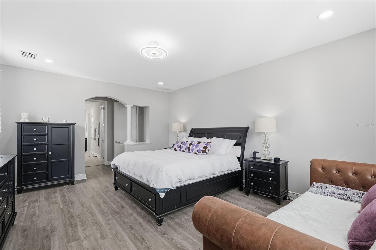 Listing photo id 24 for 11002 Sundrift Drive