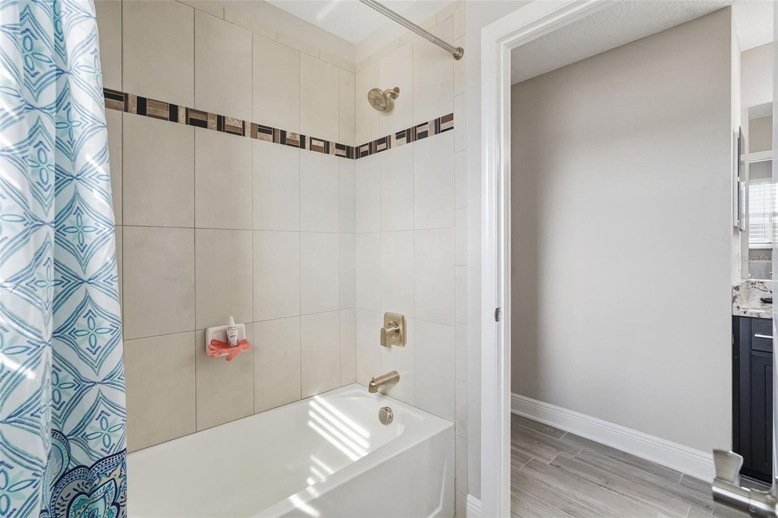 Listing photo id 39 for 11002 Sundrift Drive