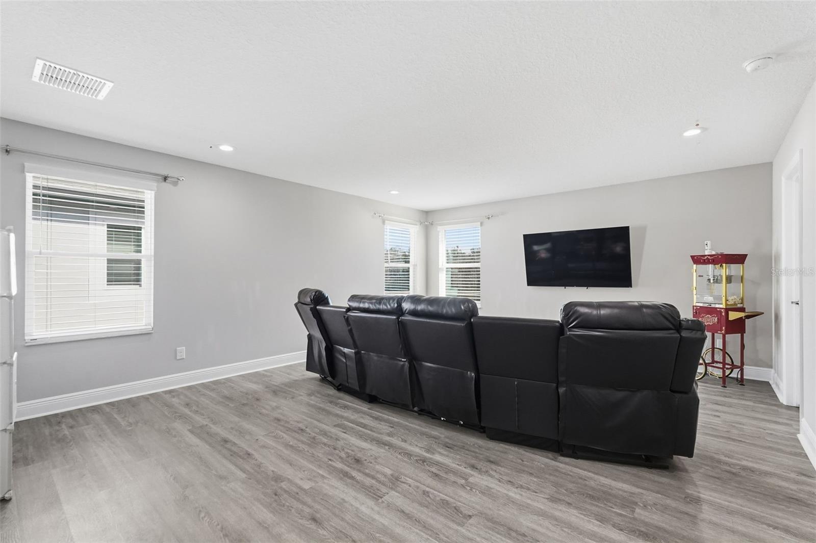 Listing photo id 40 for 11002 Sundrift Drive