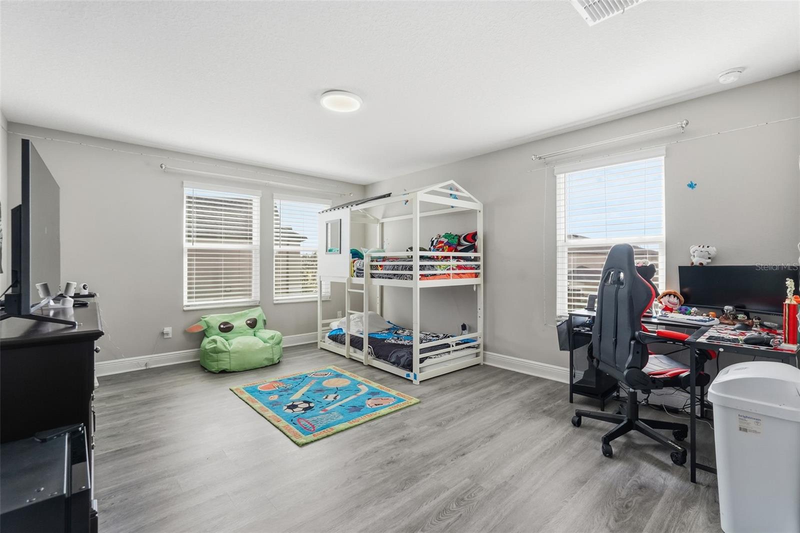 Listing photo id 42 for 11002 Sundrift Drive