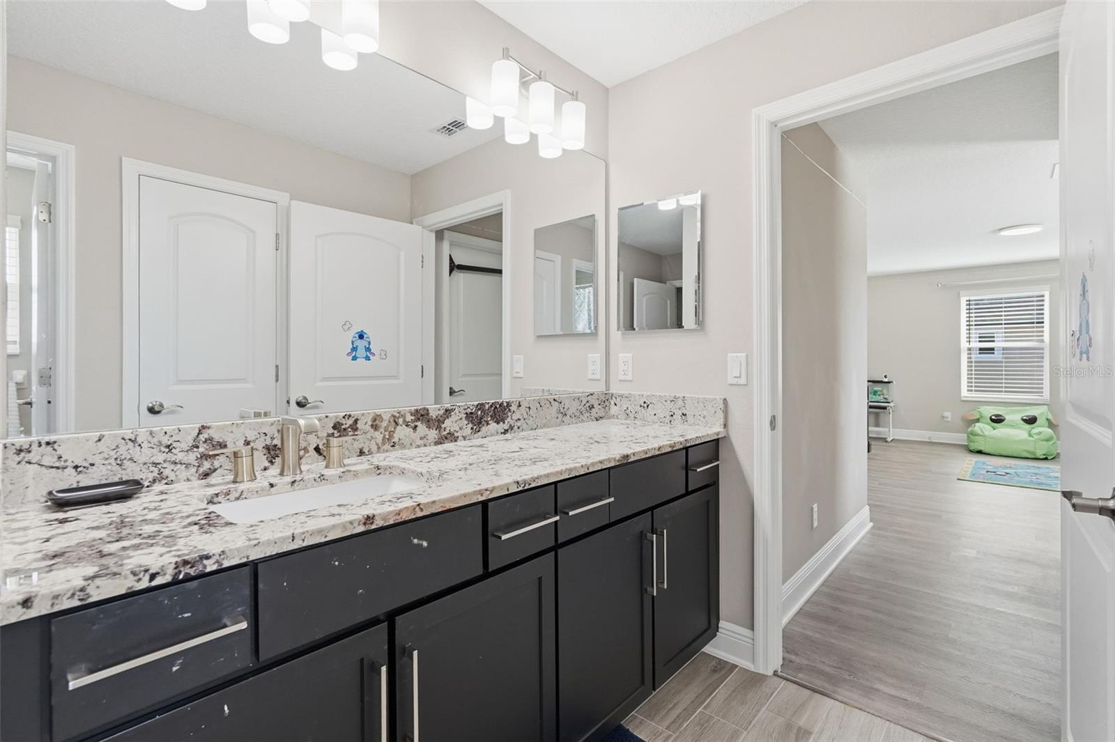 Listing photo id 44 for 11002 Sundrift Drive