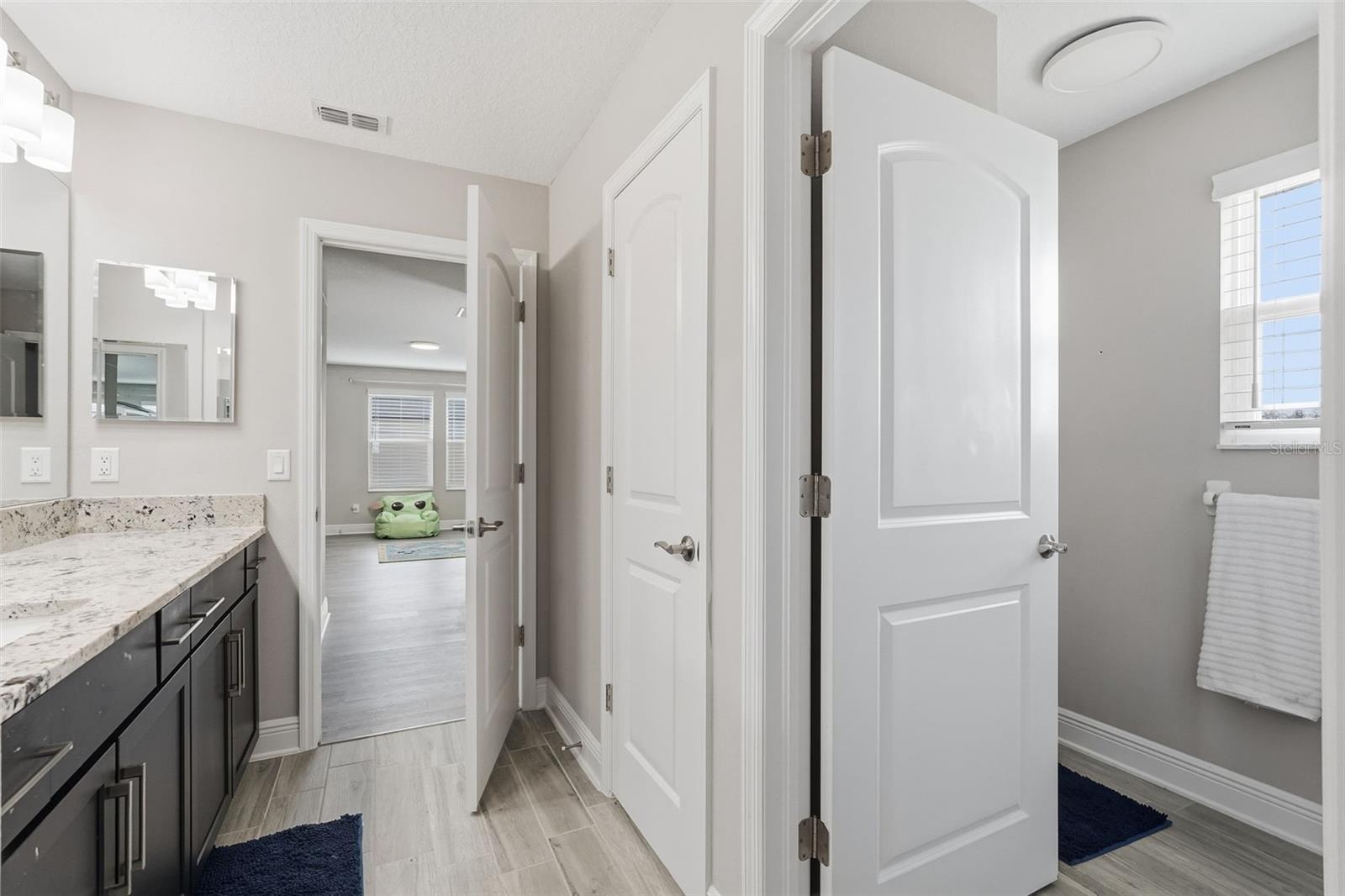 Listing photo id 45 for 11002 Sundrift Drive