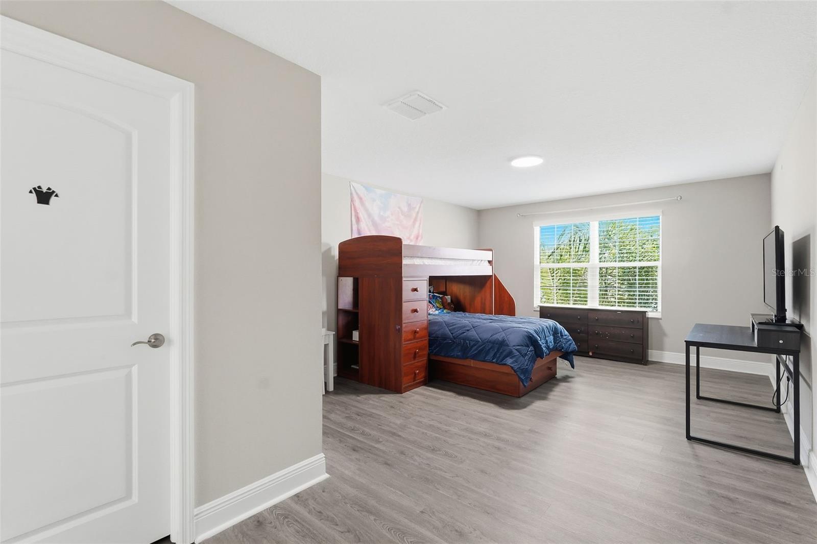 Listing photo id 47 for 11002 Sundrift Drive