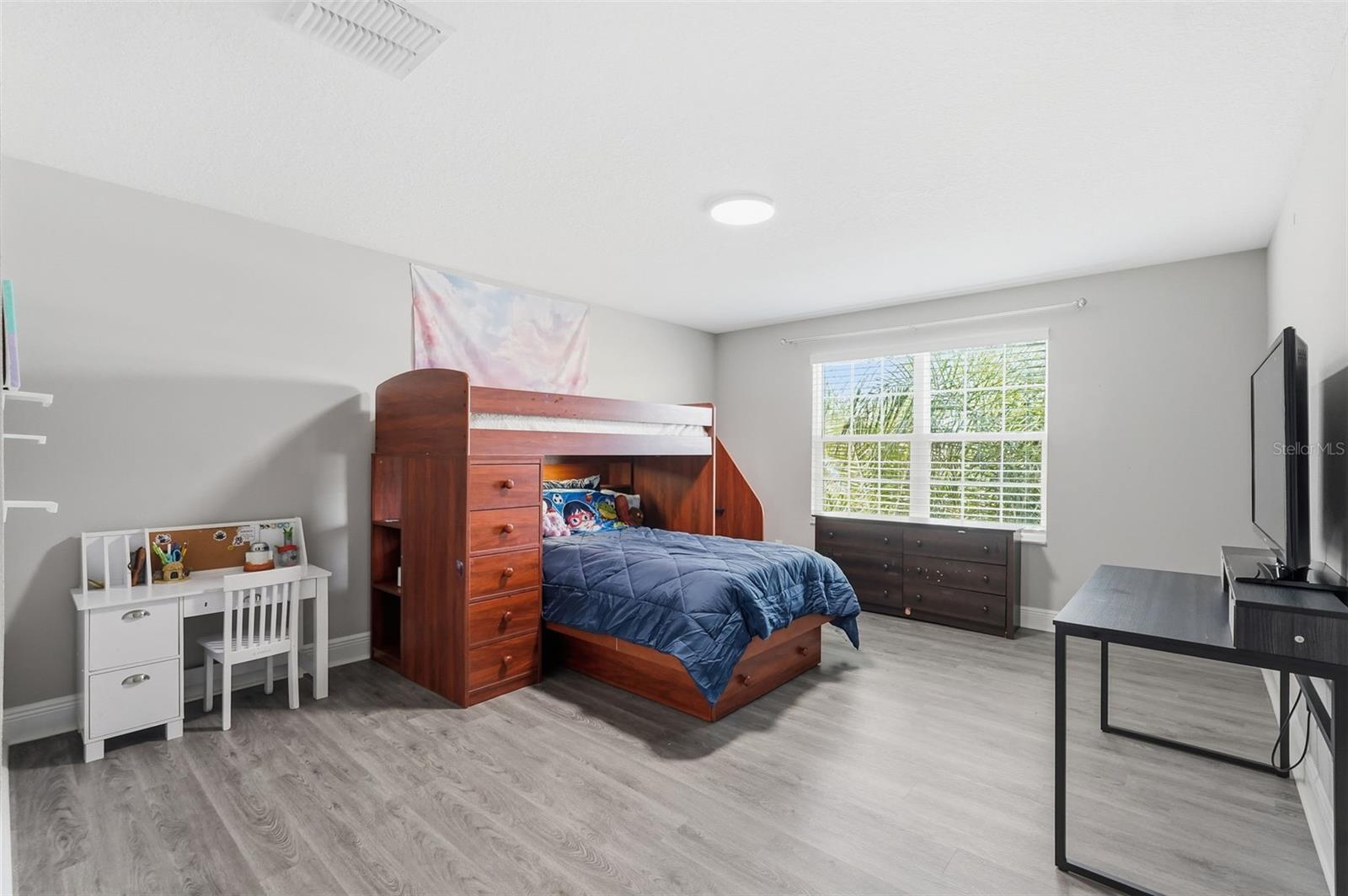 Listing photo id 48 for 11002 Sundrift Drive