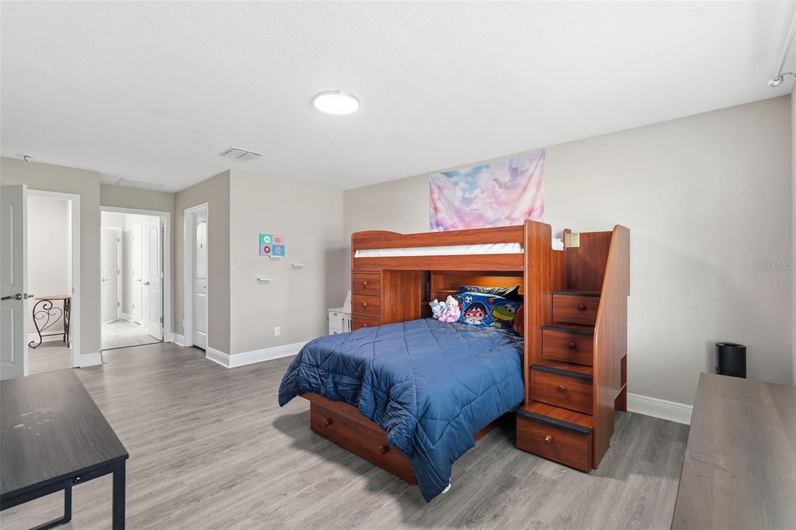 Listing photo id 49 for 11002 Sundrift Drive