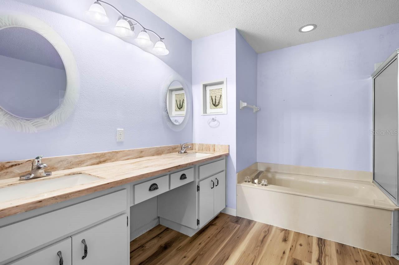 Image 21 of 55 For 811 Staffordshire Lane