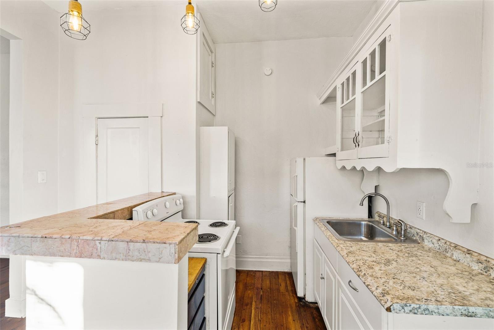 Listing photo id 8 for 501 Floribraska Avenue