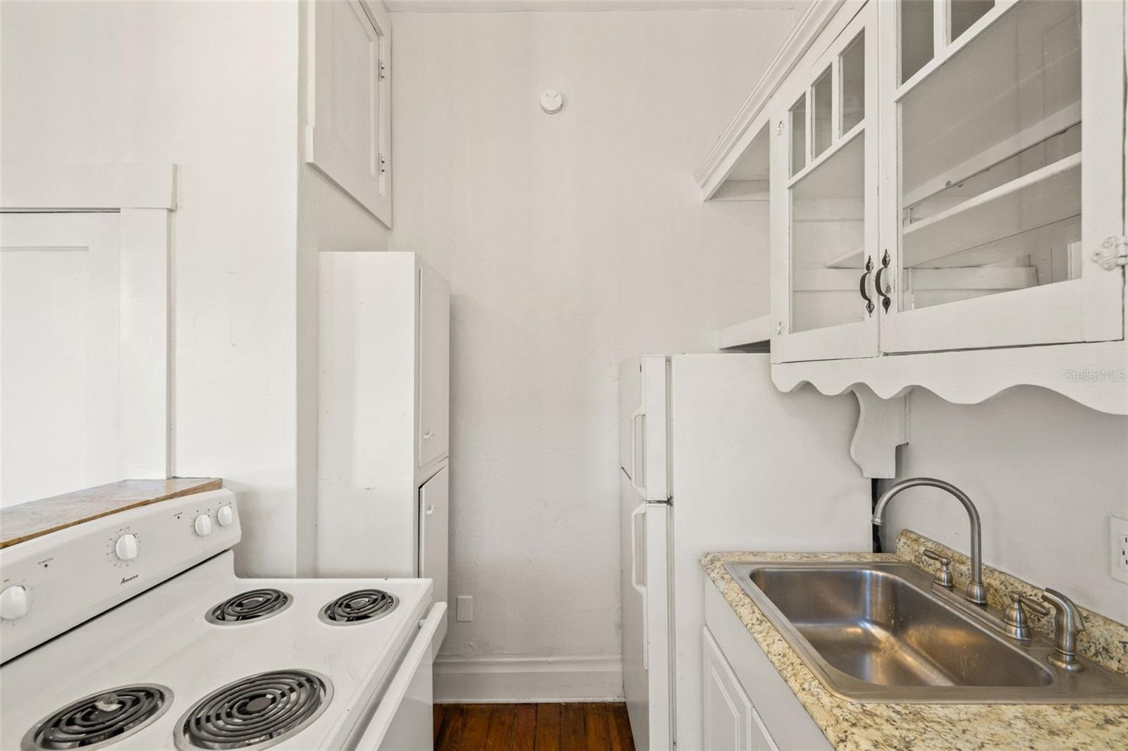 Listing photo id 9 for 501 Floribraska Avenue