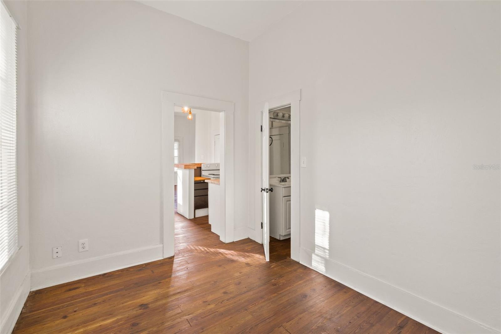 Listing photo id 14 for 501 Floribraska Avenue