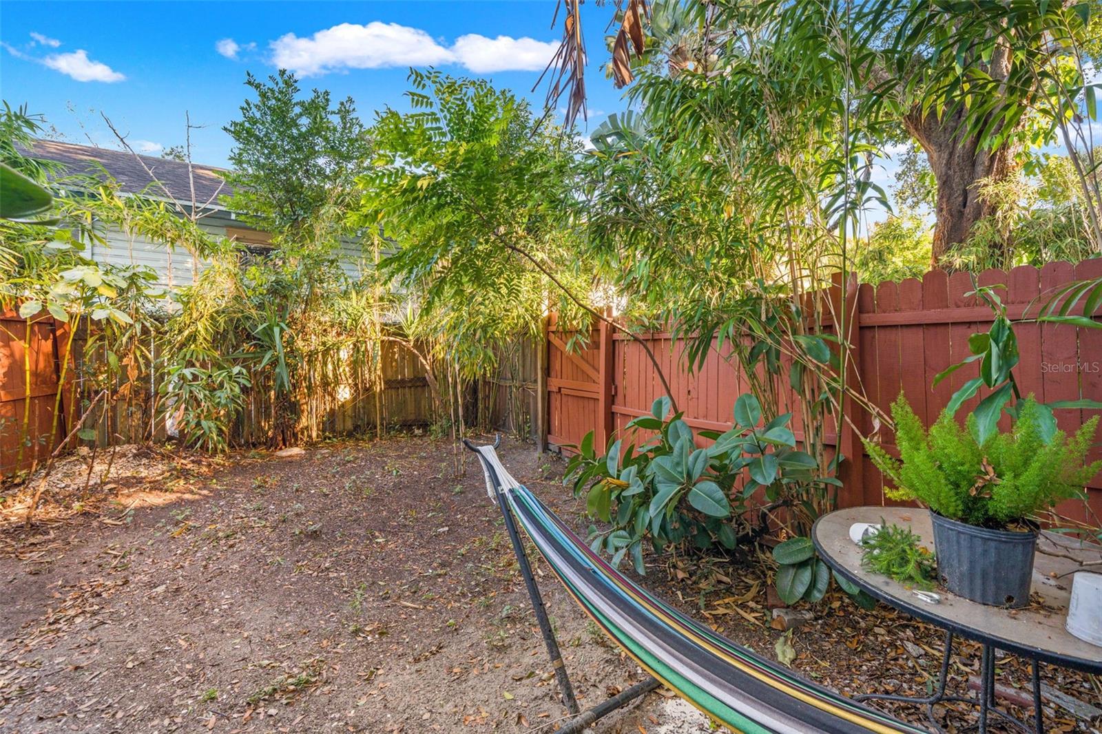 Listing photo id 36 for 501 Floribraska Avenue