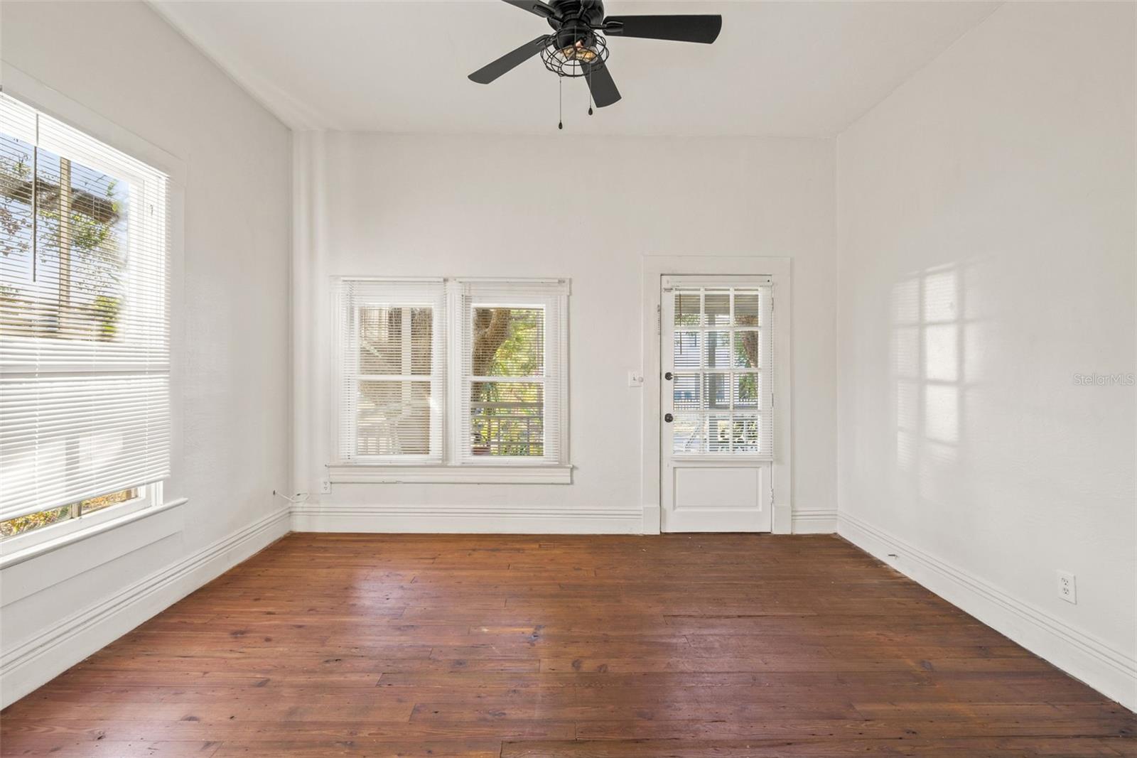 Listing photo id 4 for 501 Floribraska Avenue