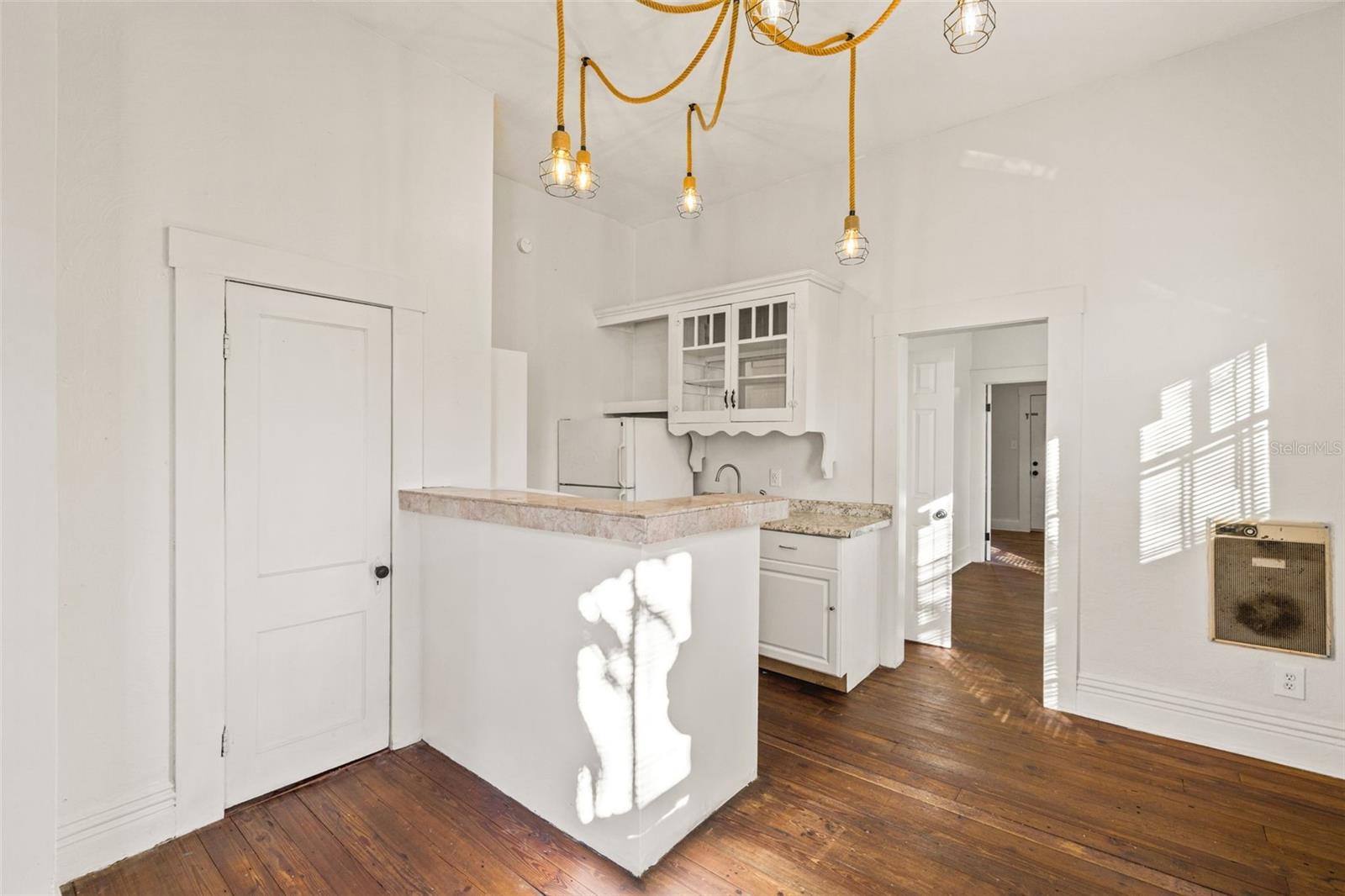 Listing photo id 7 for 501 Floribraska Avenue