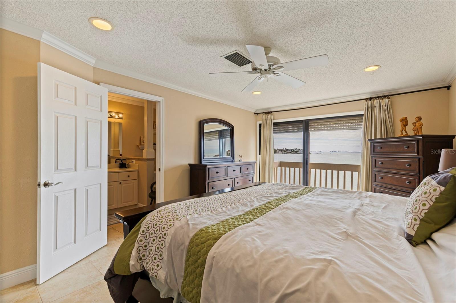 Image 18 of 27 For 5668 Escondida Boulevard S