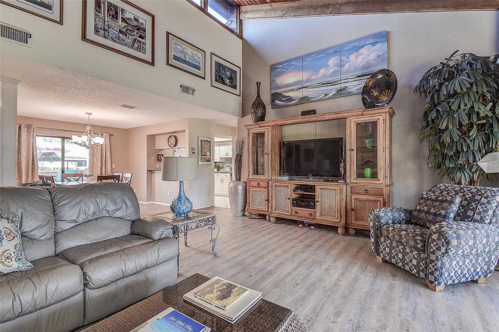 Image 13 of 40 For 140 Dale Place