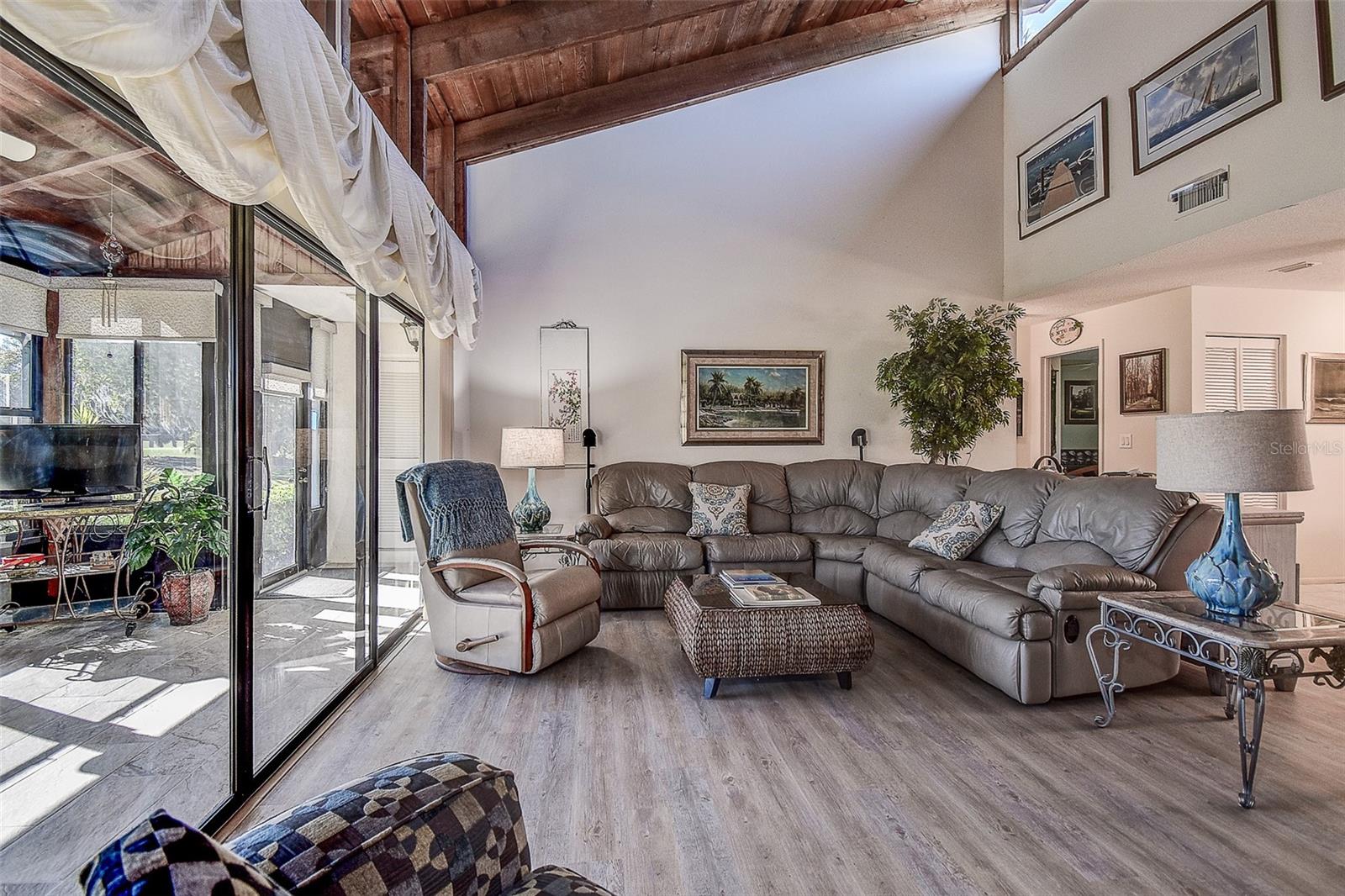 Image 14 of 40 For 140 Dale Place