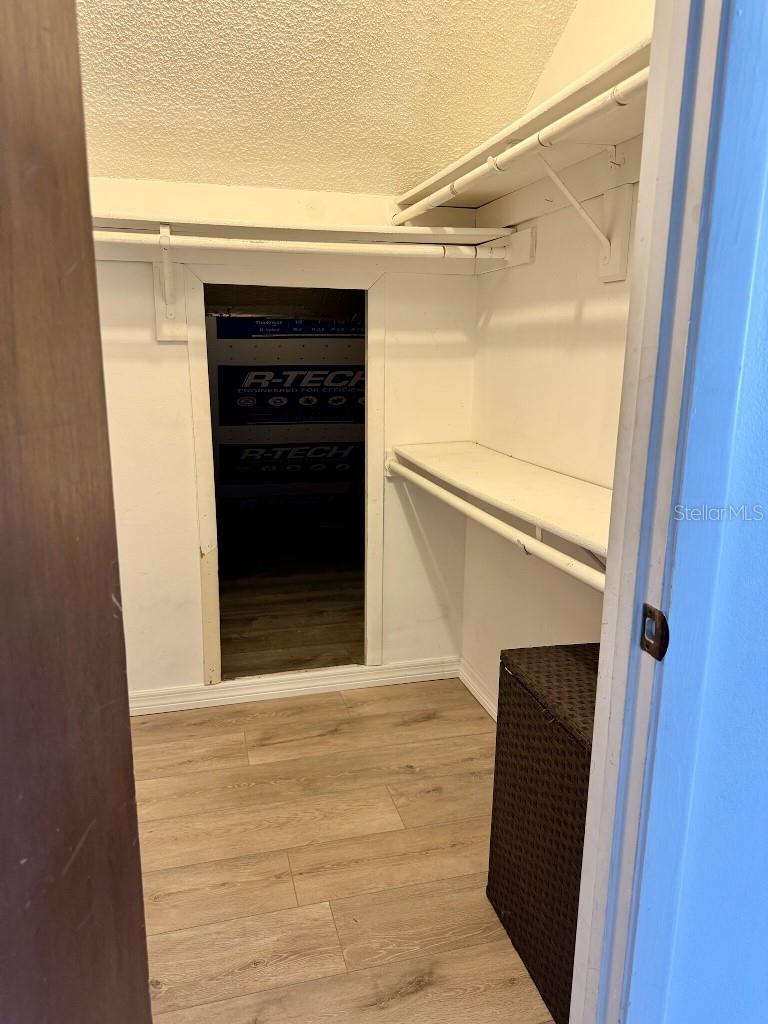 Image 11 of 37 For 1595 Shady Oak Drive