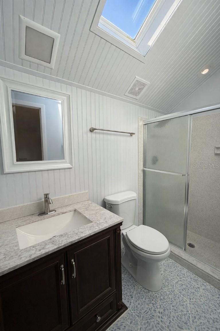 Image 12 of 37 For 1595 Shady Oak Drive