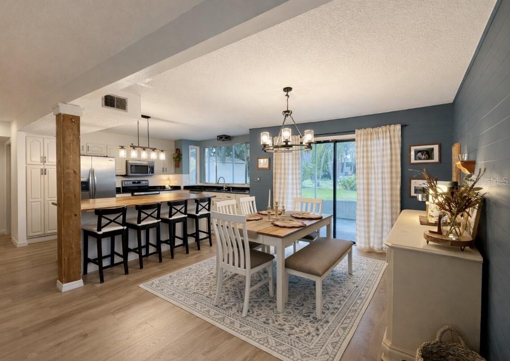 Image 17 of 37 For 1595 Shady Oak Drive