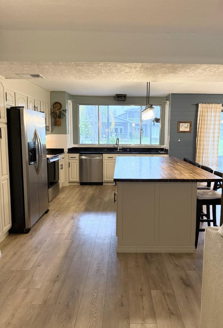 Image 21 of 37 For 1595 Shady Oak Drive