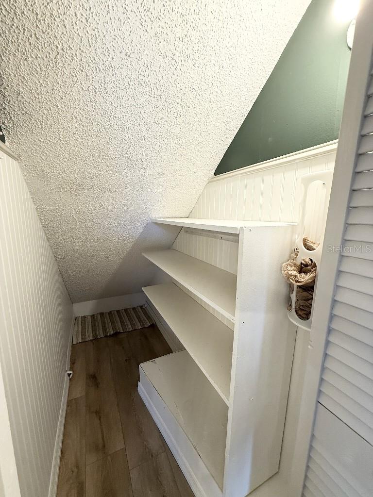 Image 24 of 37 For 1595 Shady Oak Drive