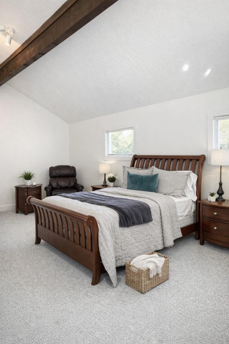 Image 5 of 37 For 1595 Shady Oak Drive