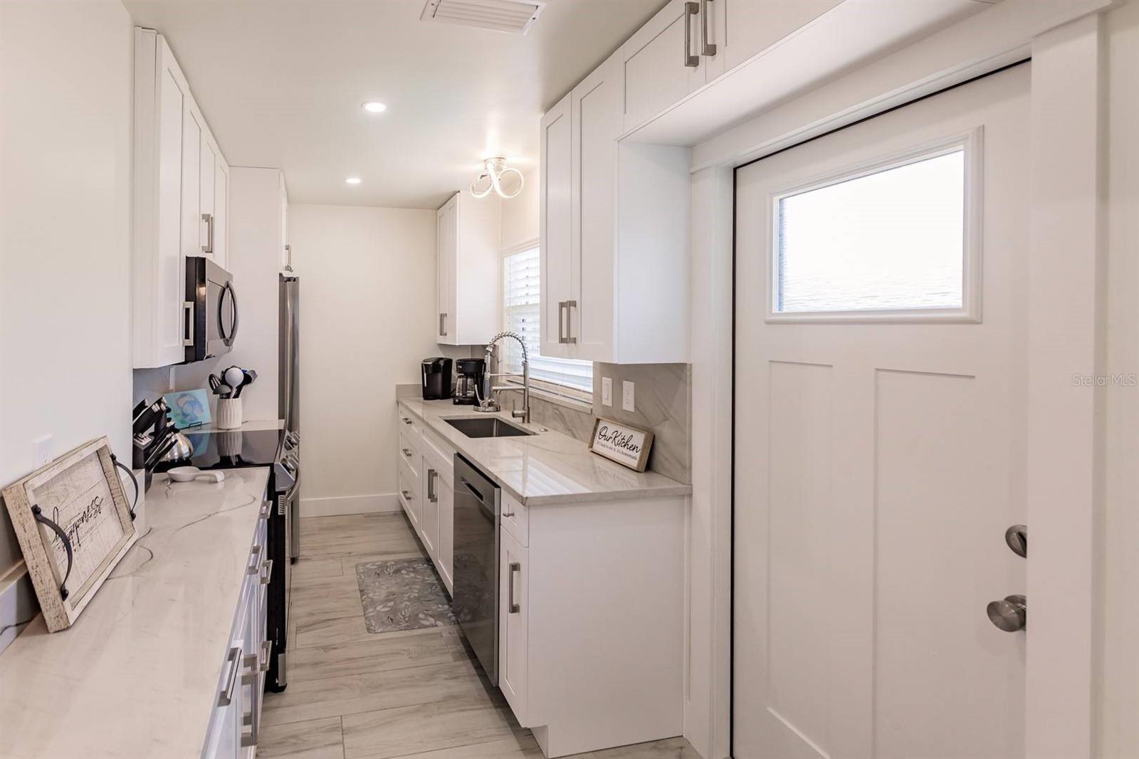 Image 12 of 18 For 6020 Midnight Pass Road 12