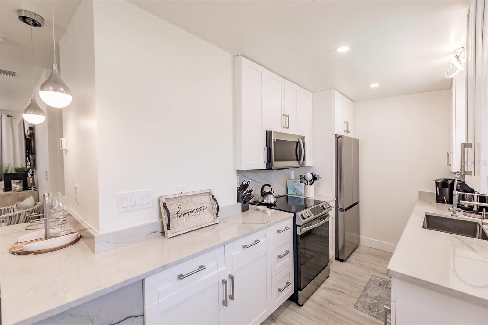 Image 13 of 18 For 6020 Midnight Pass Road 12