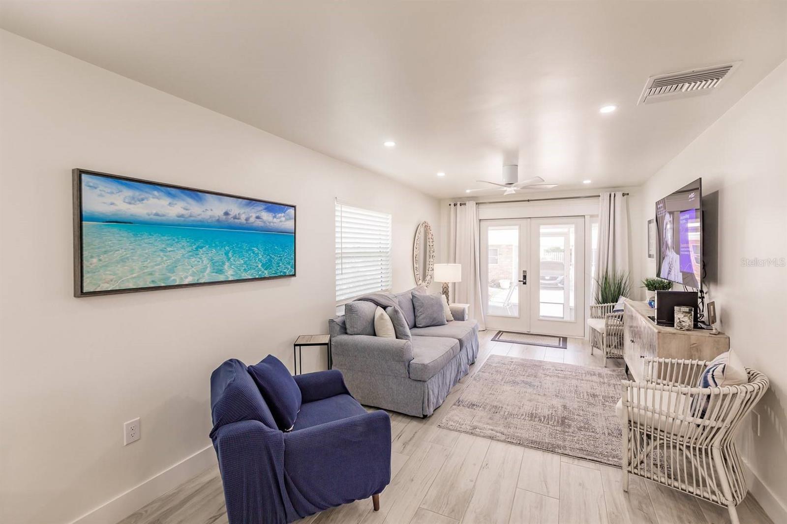 Image 4 of 18 For 6020 Midnight Pass Road 12