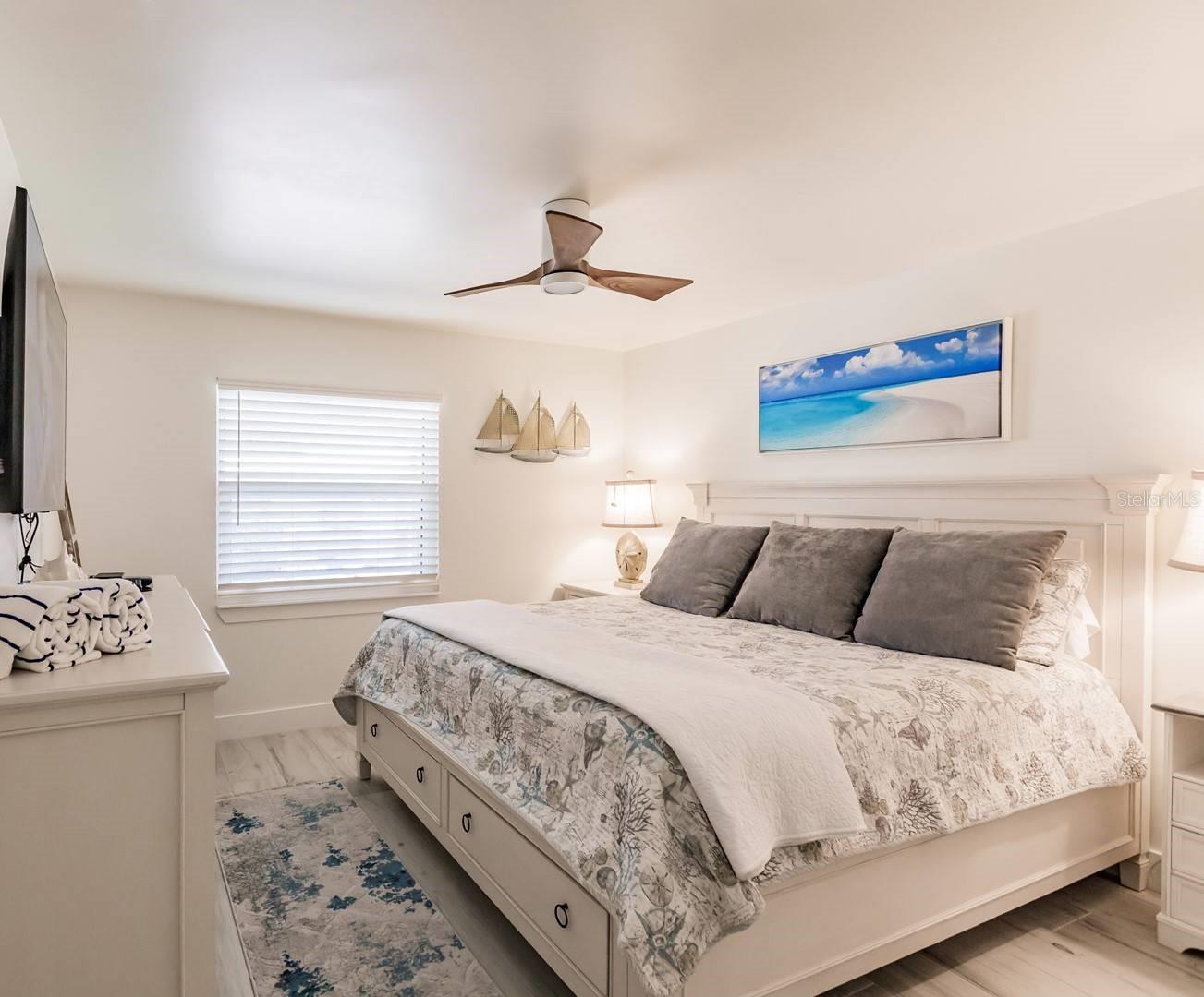 Image 5 of 18 For 6020 Midnight Pass Road 12