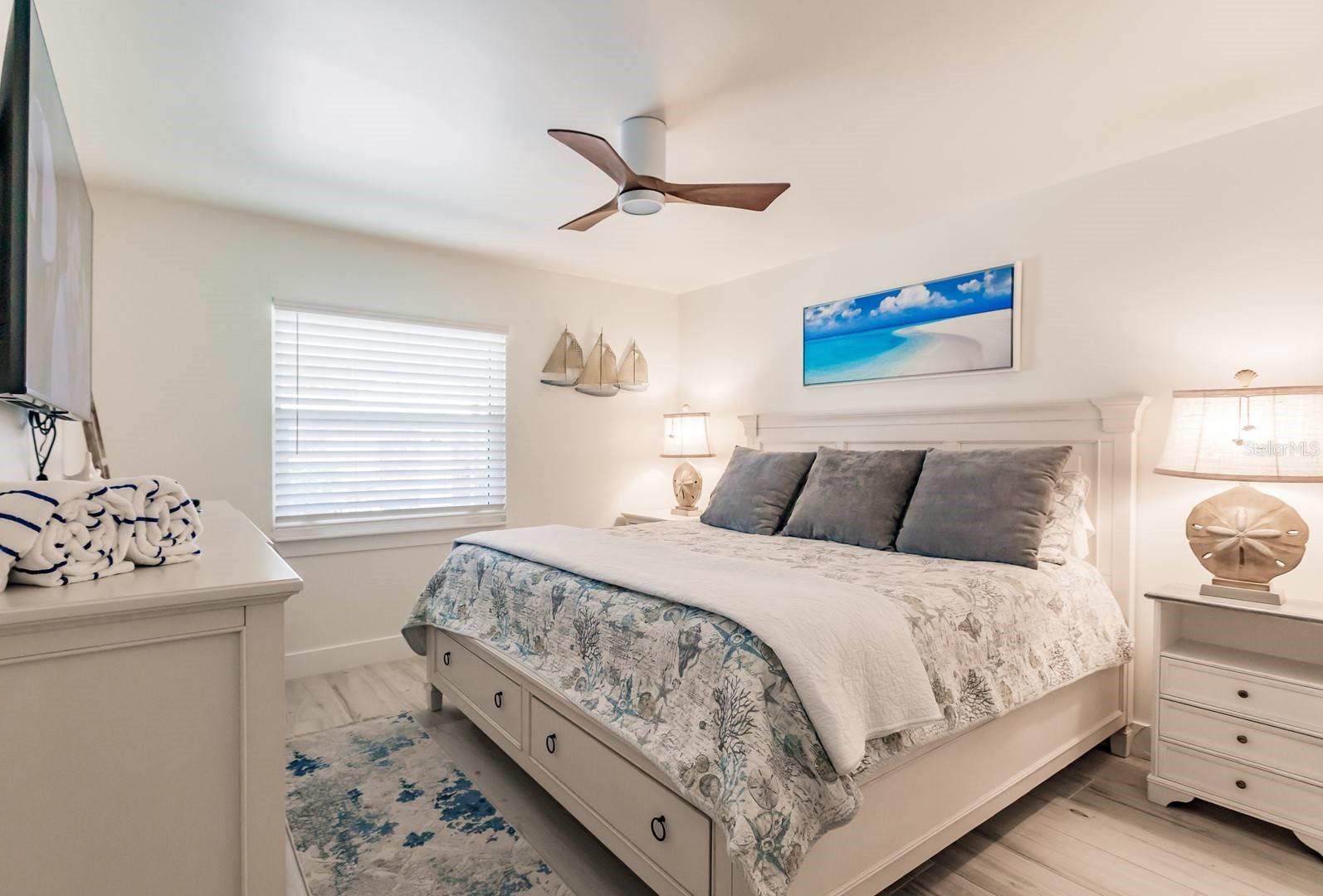 Image 6 of 18 For 6020 Midnight Pass Road 12