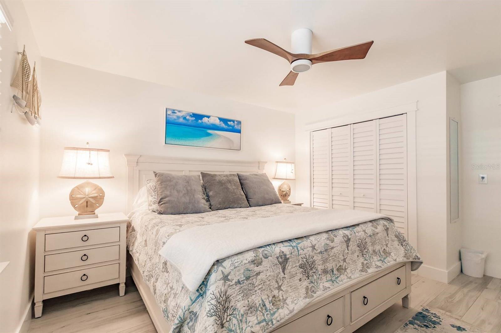 Image 7 of 18 For 6020 Midnight Pass Road 12