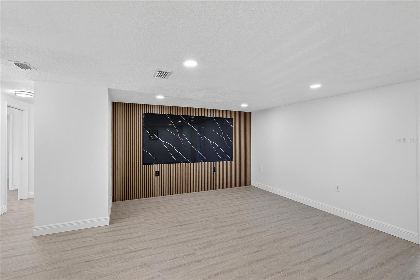 Image 16 of 87 For 5551 Mosaic Drive