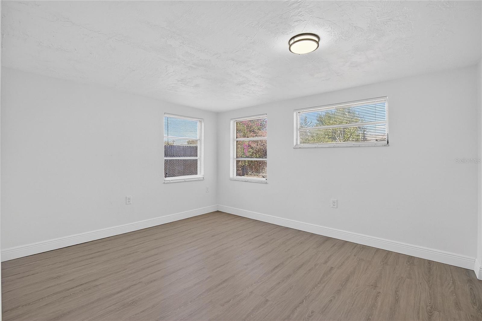 Image 35 of 87 For 5551 Mosaic Drive