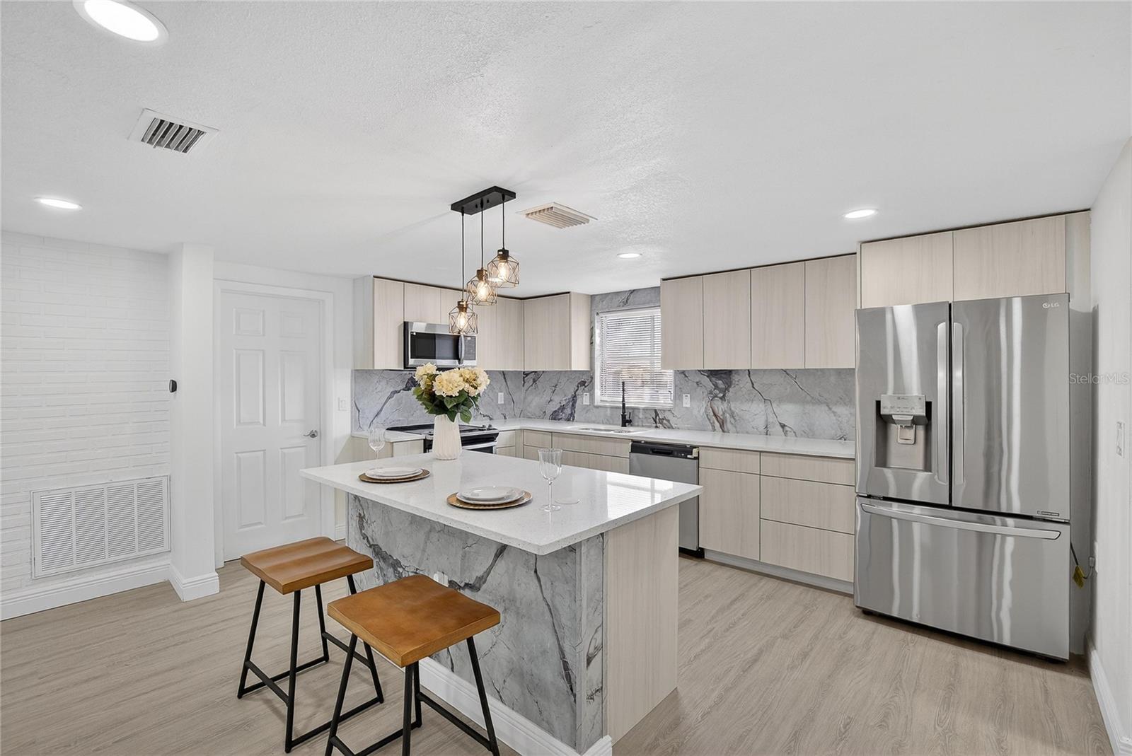 Image 6 of 87 For 5551 Mosaic Drive