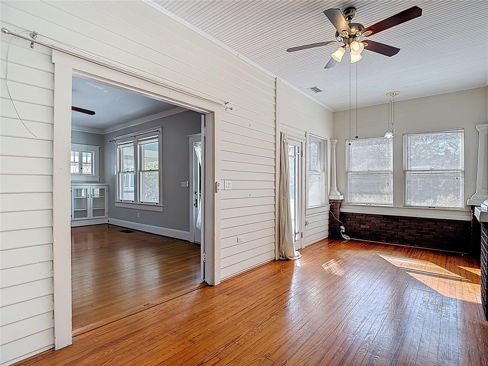 Image 10 of 47 For 2105 Southview Avenue