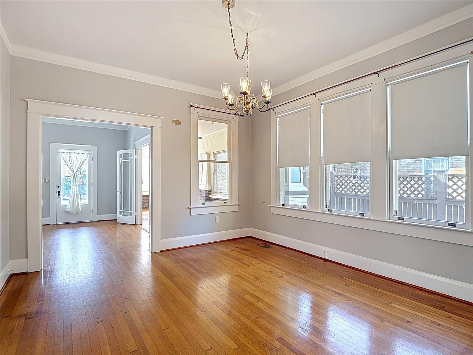 Image 11 of 47 For 2105 Southview Avenue