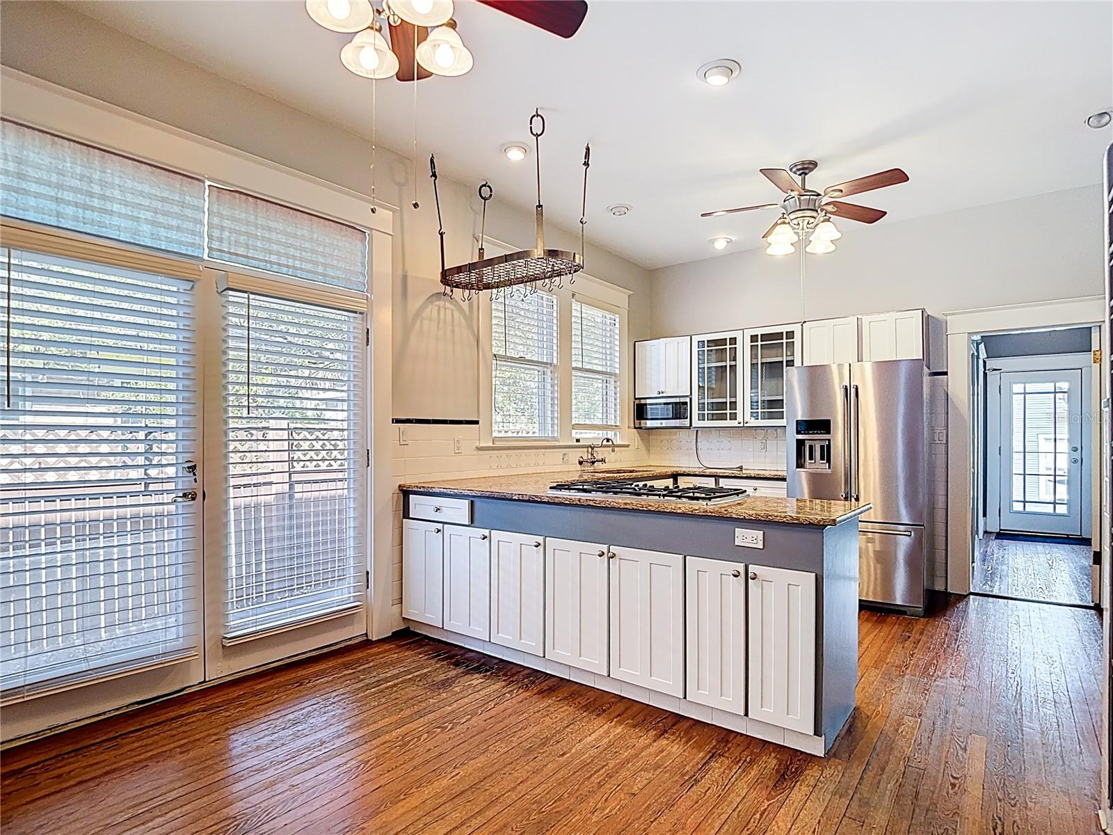 Image 12 of 47 For 2105 Southview Avenue