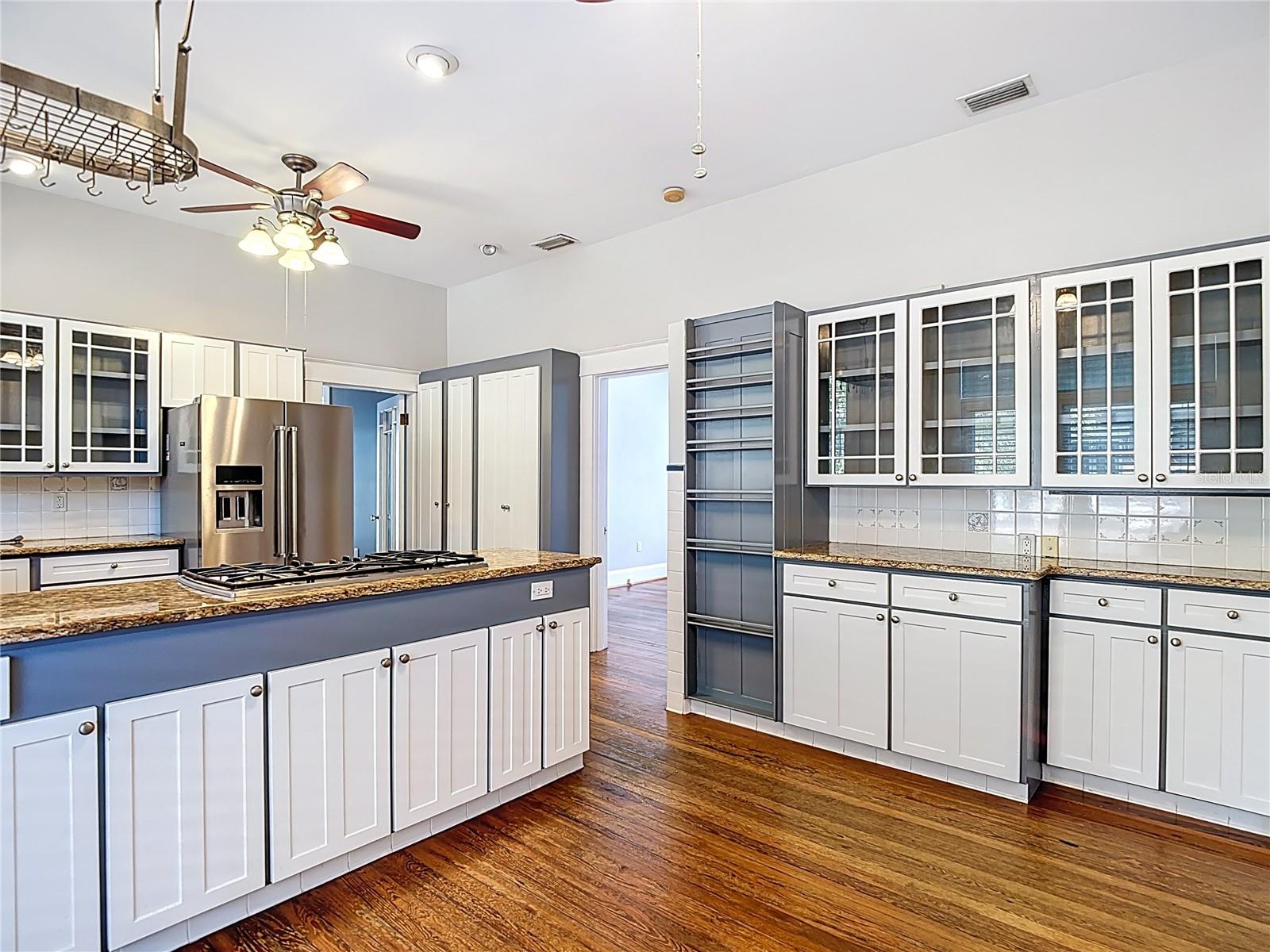 Image 13 of 47 For 2105 Southview Avenue