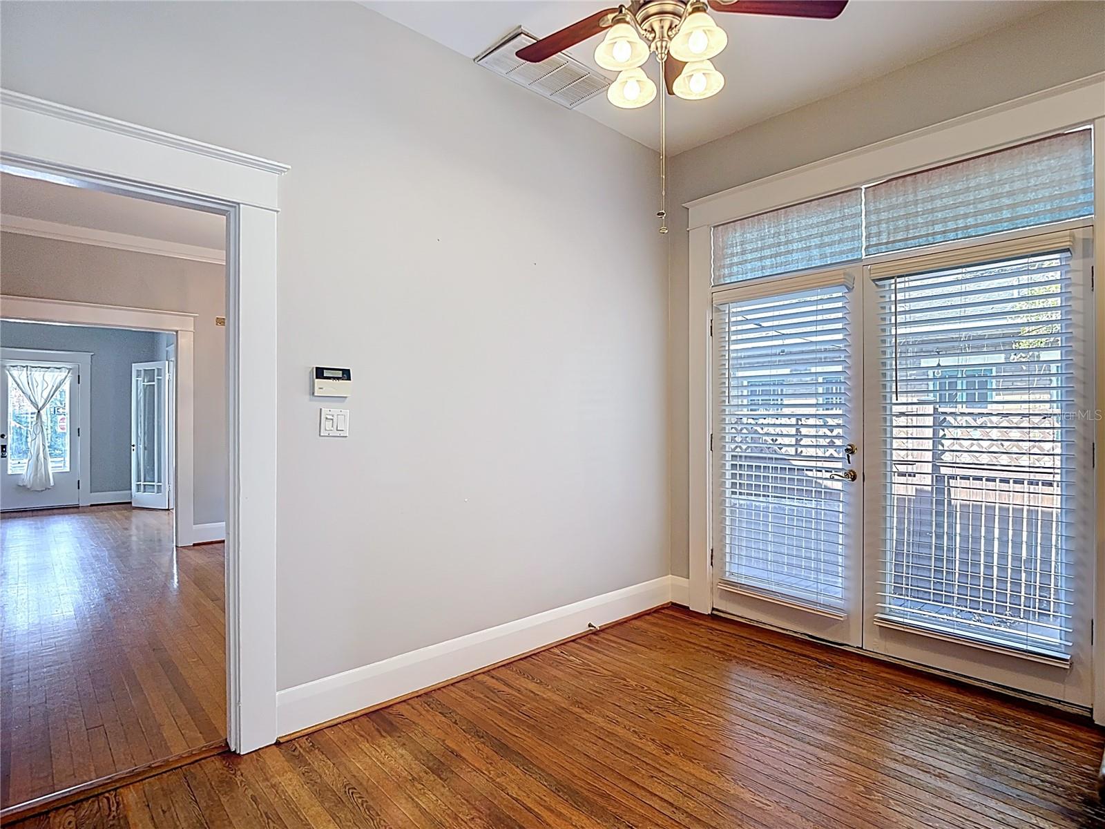 Image 14 of 47 For 2105 Southview Avenue