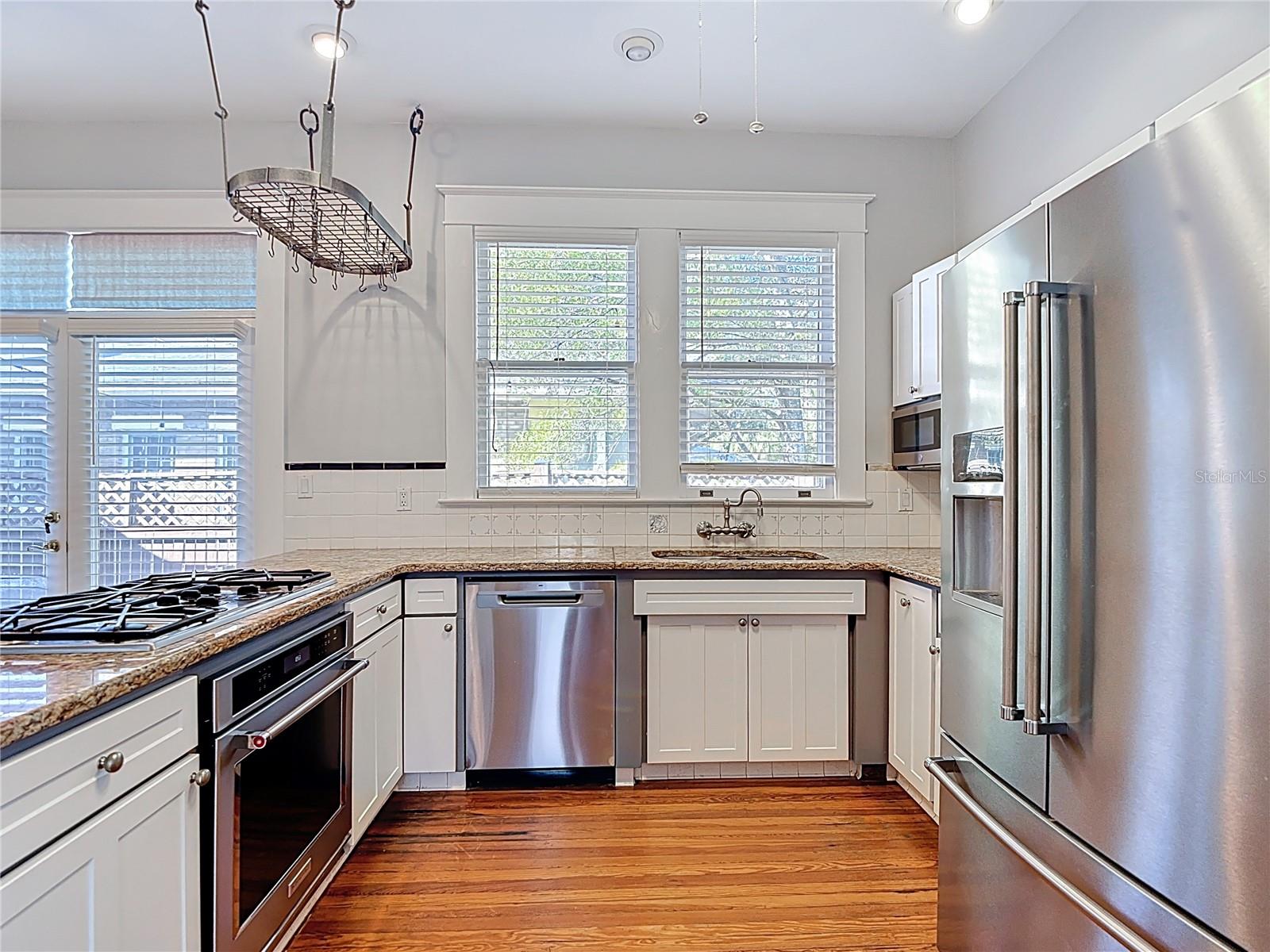 Image 17 of 47 For 2105 Southview Avenue