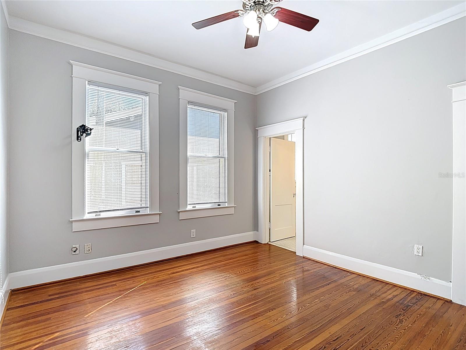 Image 18 of 47 For 2105 Southview Avenue